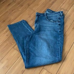 American Eagle stretch mom jean